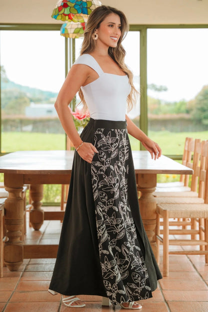 Falda Murcia bordada negra