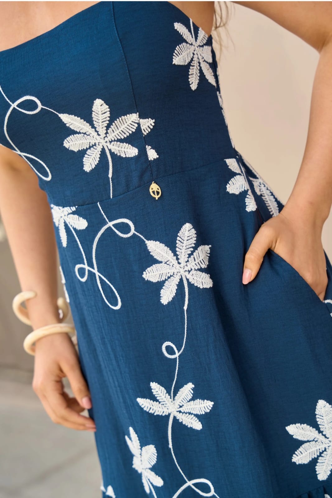 Vestido Oliva Azul bordado